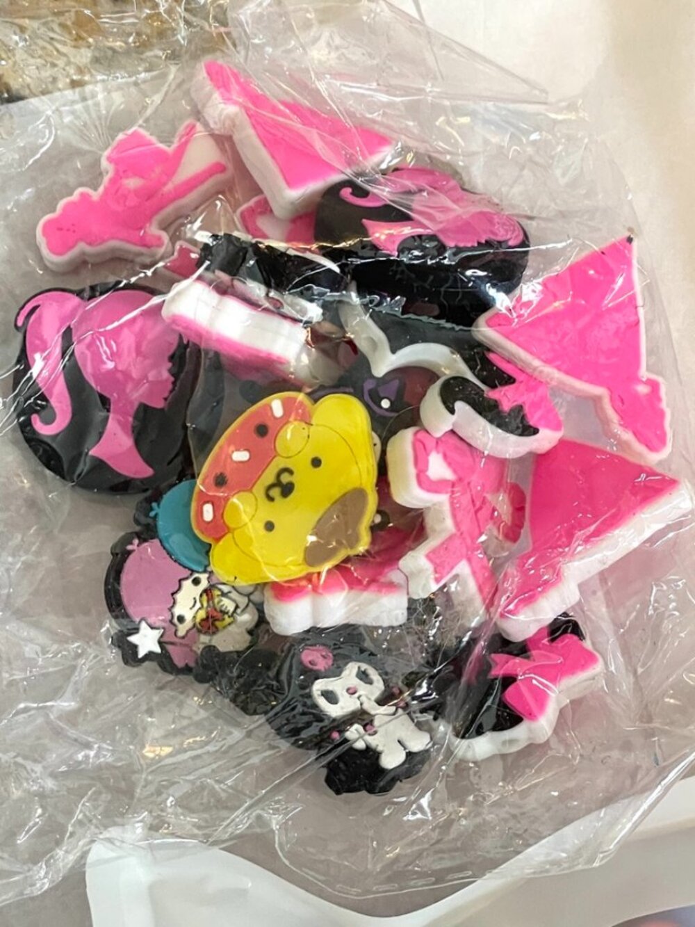 Large Lot of Silicone Beads-15mm-Lentils-Focal Beads-Barbie-Kuromi-Pen Beads - Picture 10 of 13